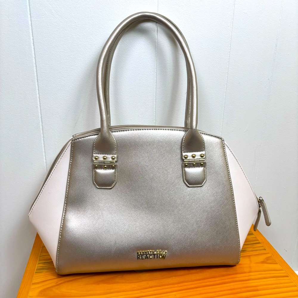 Kenneth Cole Reaction Shoulder Bag‎ White and Silver Zippered Top Large